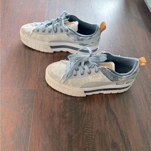 🩵🐈 Women platform denim PUMA. Good condition. Women size 8.5 🐈 🩵